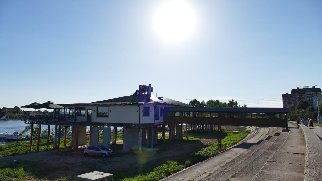 B&B Posejdon Sremska Mitrovica Exterior photo